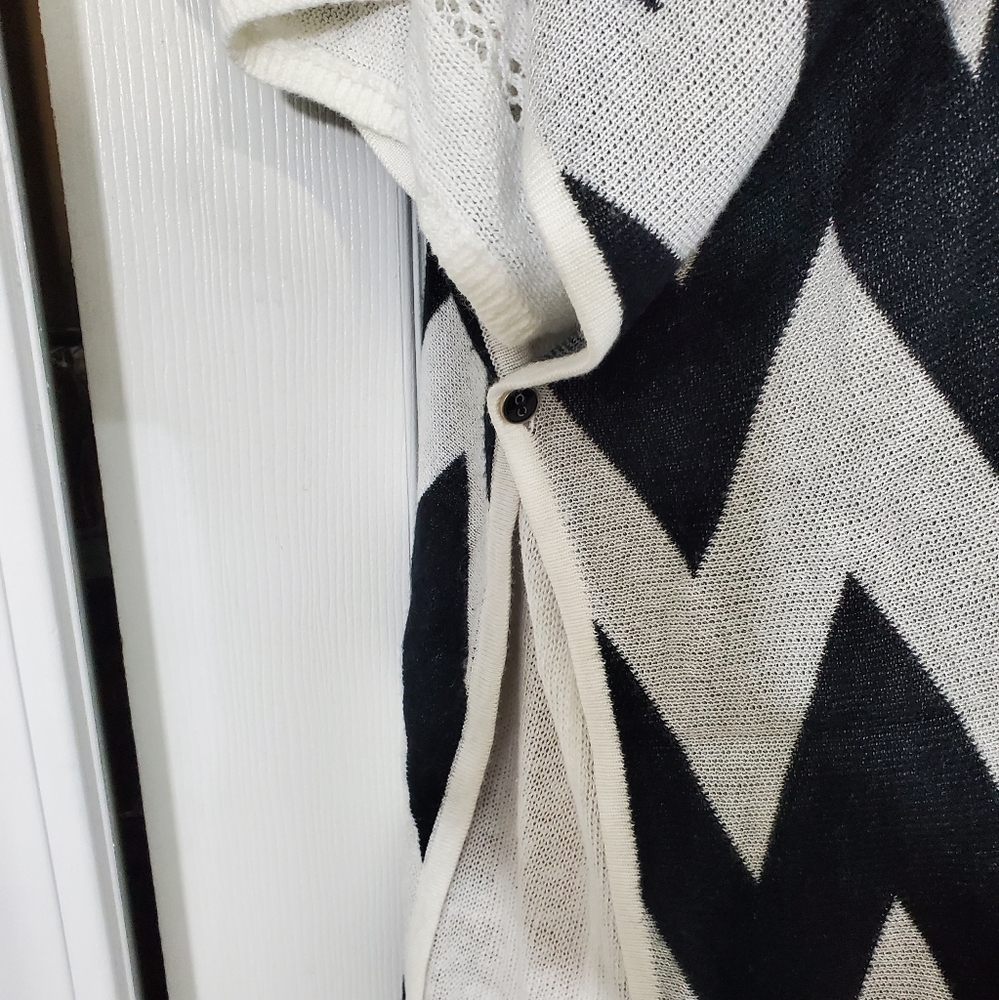 Torrid Chevron Ruana Kimono Duster Poncho Cardigan Fringe Knit 2/3 Black & White - Picture 5 of 13